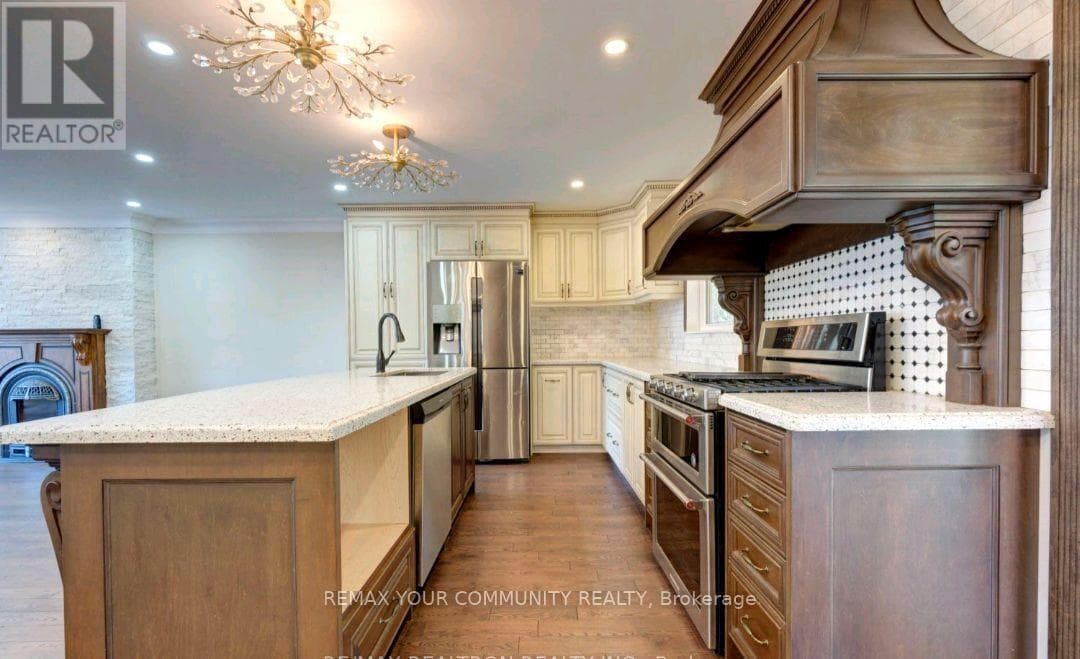 Single Family at 372 Dixon Boulevard, Newmarket (Central Newmarket), Ontario - Photo 6 - RE/MAX Garden City Realty