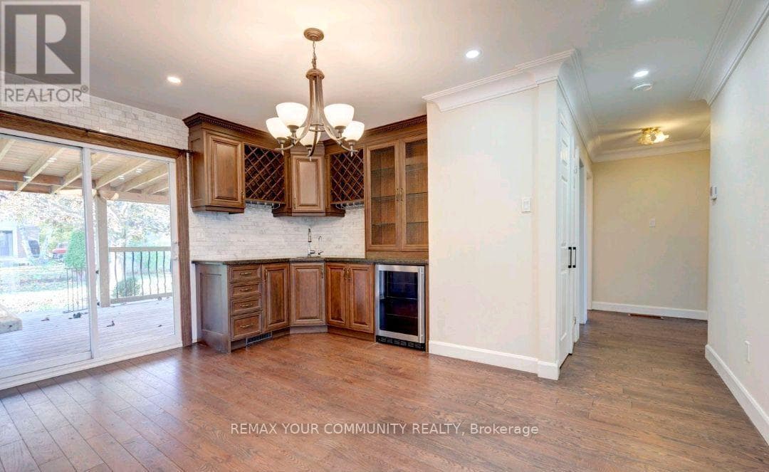Single Family at 372 Dixon Boulevard, Newmarket (Central Newmarket), Ontario - Photo 7 - RE/MAX Garden City Realty