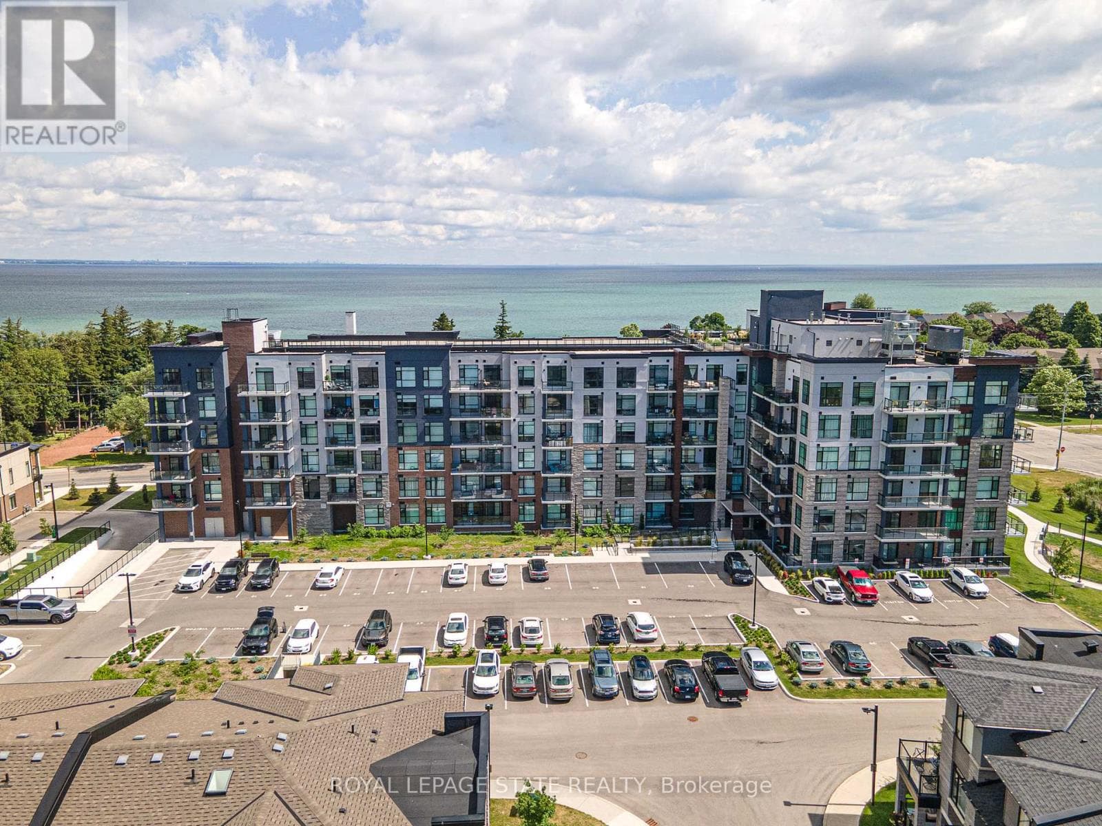 301- 600 North Service Road