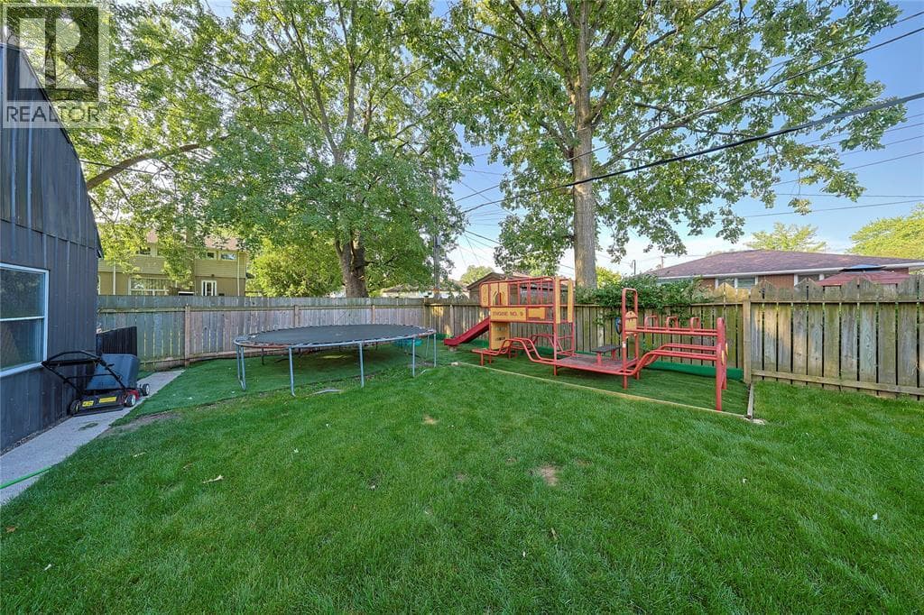 Single Family at 1043 Talfourd Street, Sarnia, Ontario - Photo 10 - RE/MAX Garden City Realty