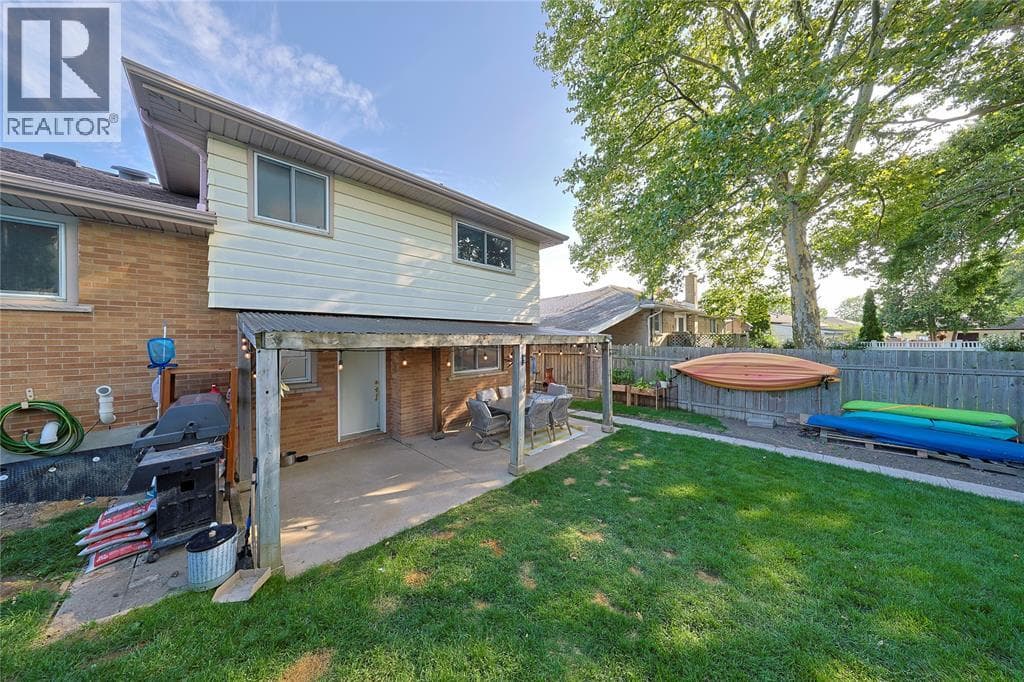 Single Family at 1043 Talfourd Street, Sarnia, Ontario - Photo 5 - RE/MAX Garden City Realty