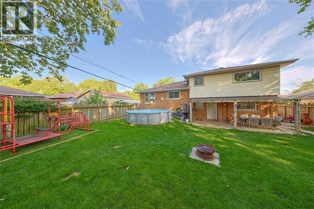 Single Family at 1043 Talfourd Street, Sarnia, Ontario - Photo 7 - RE/MAX Garden City Realty