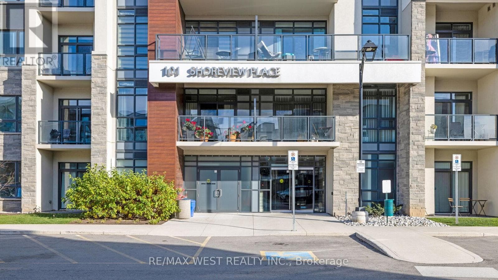 Single Family at 131- 101 Shoreview Place, Hamilton (Stoney Creek), Ontario - Photo 10 - RE/MAX Garden City Realty