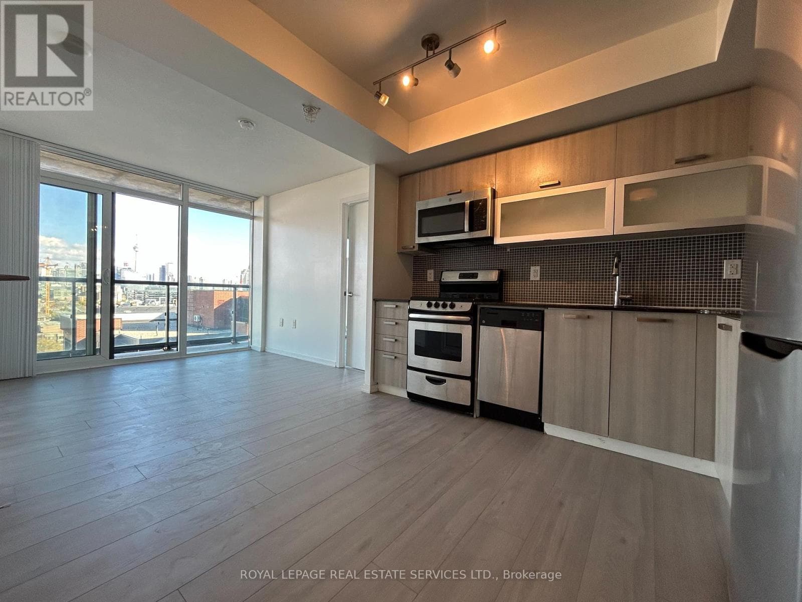 Single Family at 1816E- 36 Lisgar Street, Toronto (Little Portugal), Ontario - Photo 8 - RE/MAX Garden City Realty
