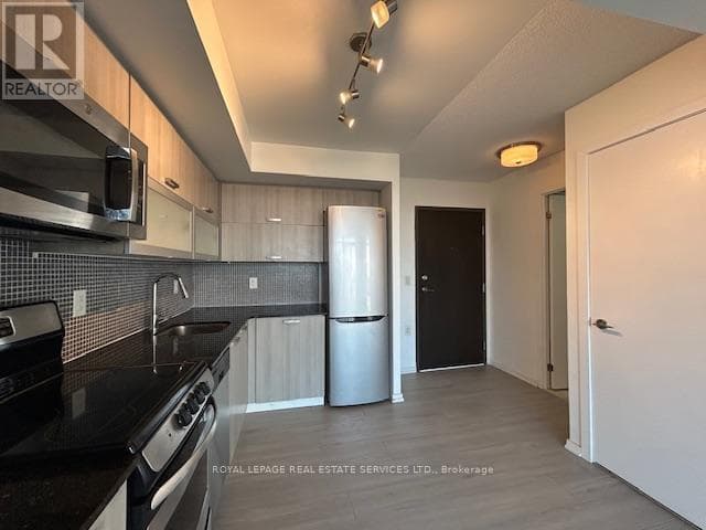 Single Family at 1816E- 36 Lisgar Street, Toronto (Little Portugal), Ontario - Photo 9 - RE/MAX Garden City Realty