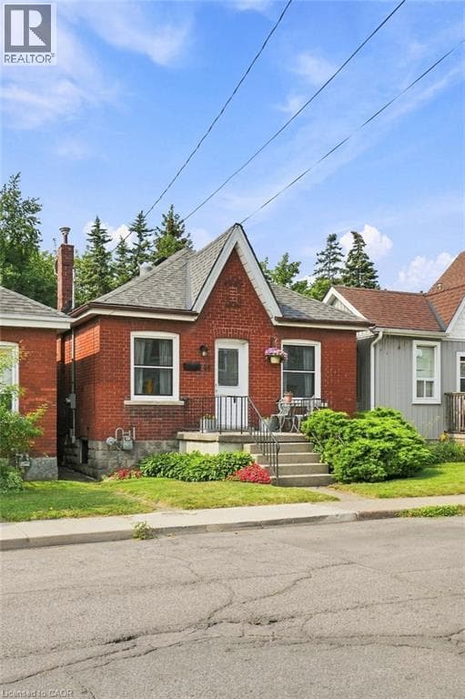 Single Family at 58 EDINBURGH Avenue, Hamilton, Ontario - Photo 4 - RE/MAX Garden City Realty