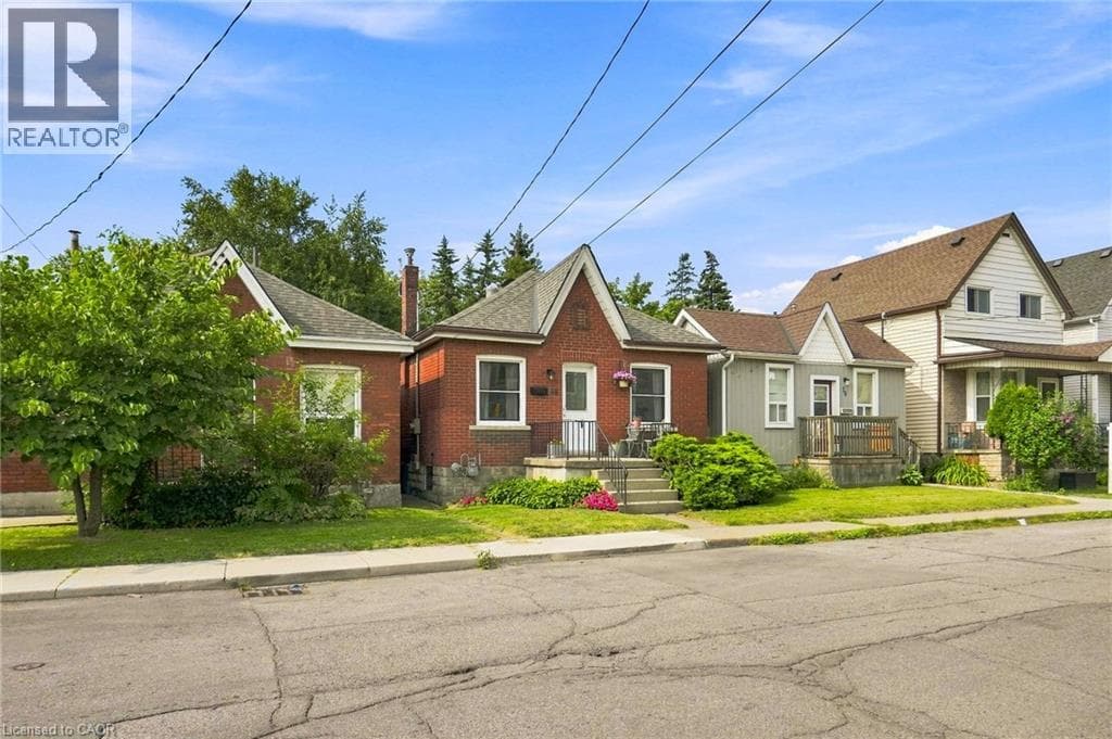 Single Family at 58 EDINBURGH Avenue, Hamilton, Ontario - Photo 5 - RE/MAX Garden City Realty