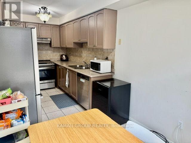 Single Family at 300 Flagstone Way, Newmarket (Woodland Hill), Ontario - Photo 7 - RE/MAX Garden City Realty
