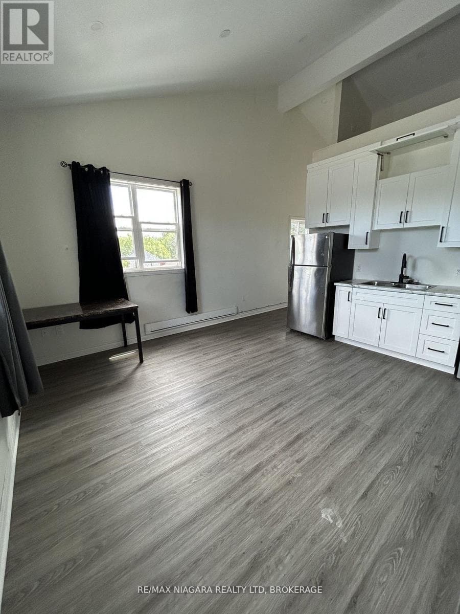 Single Family at 335 Wellington Street, Port Colborne (Killaly East), Ontario - Photo 5 - RE/MAX Garden City Realty