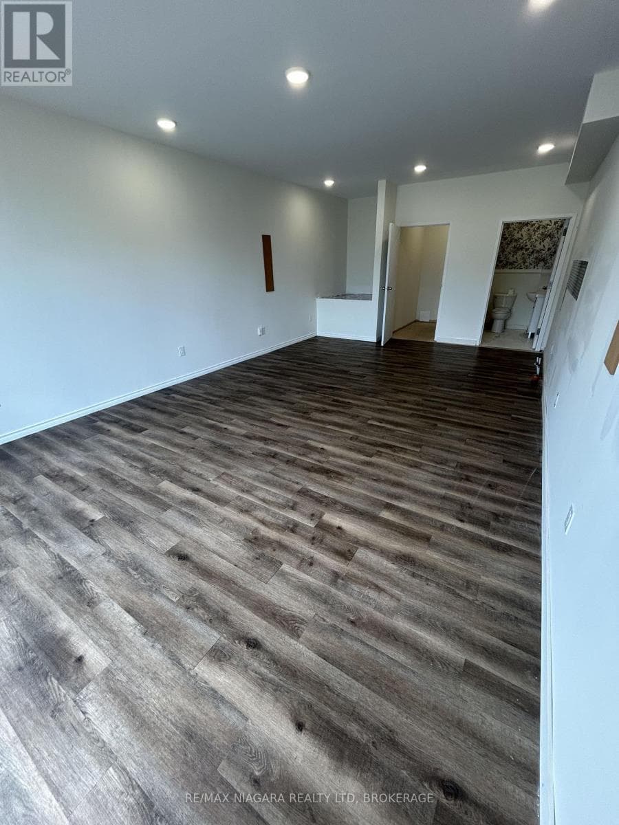 Retail at 1- 335 Wellington Street, Port Colborne (Killaly East), Ontario - Photo 3 - RE/MAX Garden City Realty