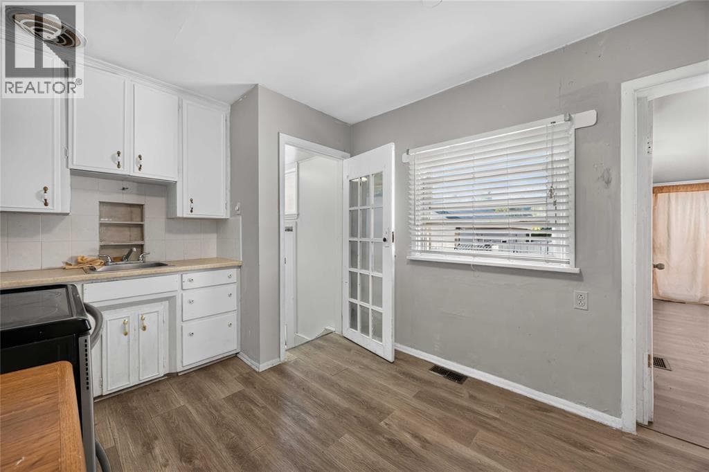 Single Family at 181 Campbell Street, Sarnia, Ontario - Photo 10 - RE/MAX Garden City Realty