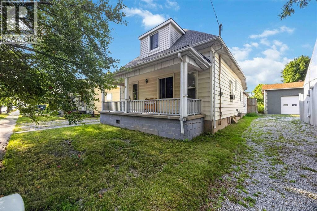 Single Family at 181 Campbell Street, Sarnia, Ontario - Photo 3 - RE/MAX Garden City Realty