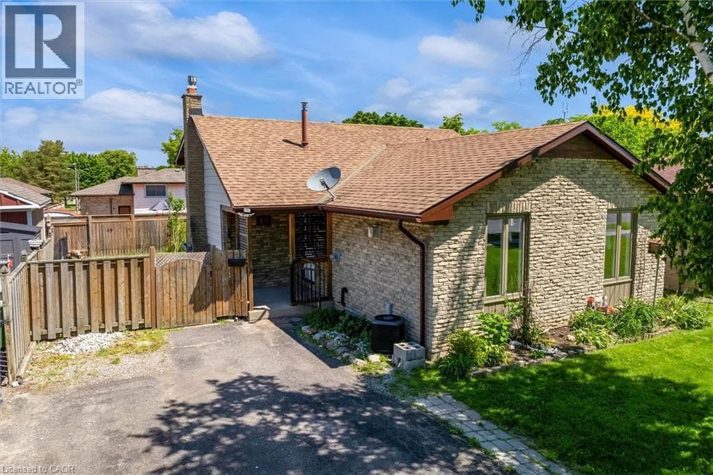 Single Family at 49 GROVE Avenue, St. Catharines, Ontario - Photo 2 - RE/MAX Garden City Realty