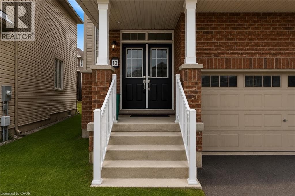 Single Family at 13 STEVEN Drive, Thorold, Ontario - Photo 4 - RE/MAX Garden City Realty