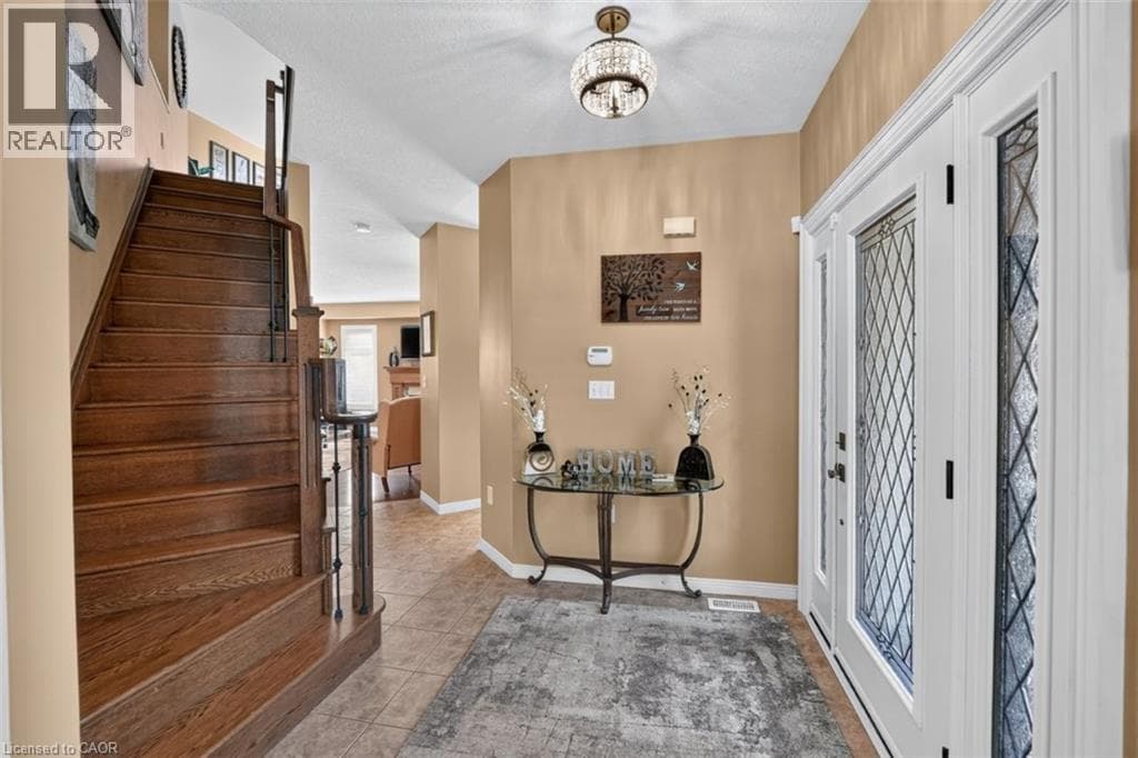 Single Family at 37 HICKORY Crescent, Grimsby, Ontario - Photo 7 - RE/MAX Garden City Realty