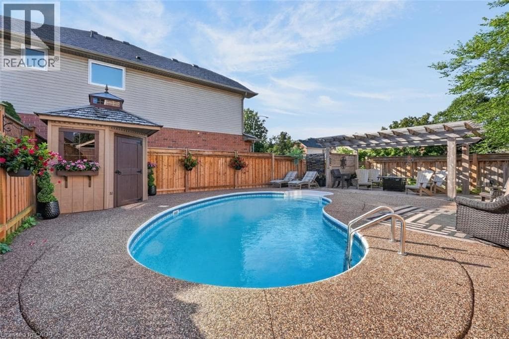 Single Family at 37 HICKORY Crescent, Grimsby, Ontario - Photo 3 - RE/MAX Garden City Realty