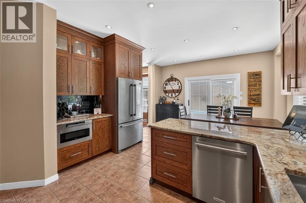Single Family at 37 HICKORY Crescent, Grimsby, Ontario - Photo 10 - RE/MAX Garden City Realty