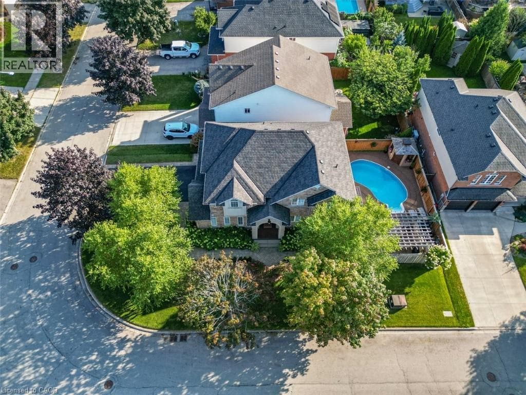 Single Family at 37 HICKORY Crescent, Grimsby, Ontario - Photo 5 - RE/MAX Garden City Realty