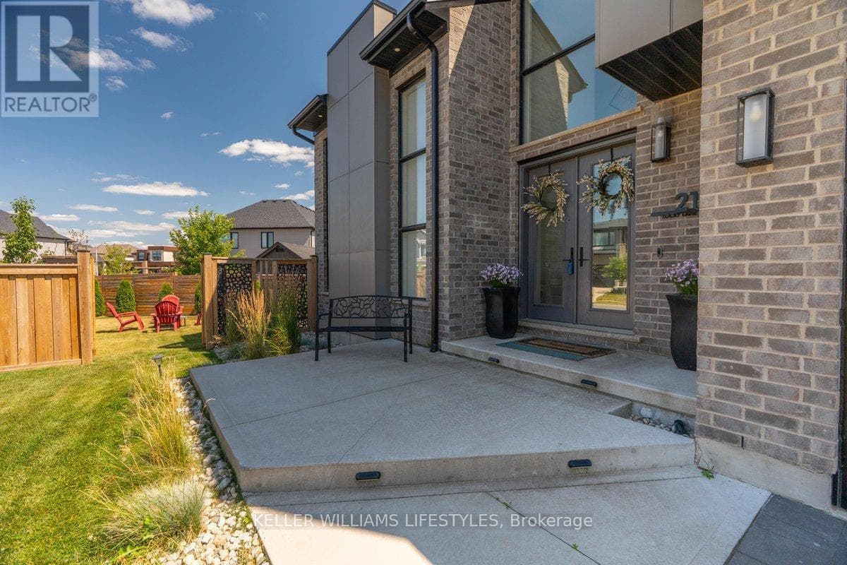 Single Family at 21 Locky Lane, Middlesex Centre (Kilworth), Ontario - Photo 4 - RE/MAX Garden City Realty
