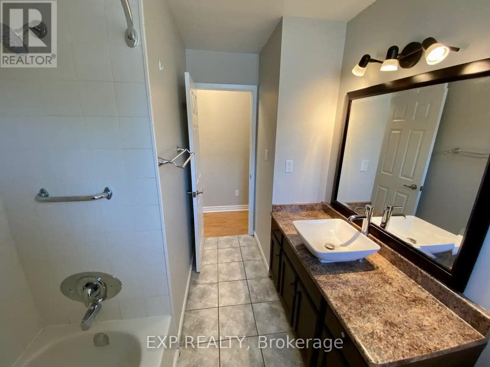 Single Family at Upper- 92 Leaside Drive, Welland (N. Welland), Ontario - Photo 10 - RE/MAX Garden City Realty