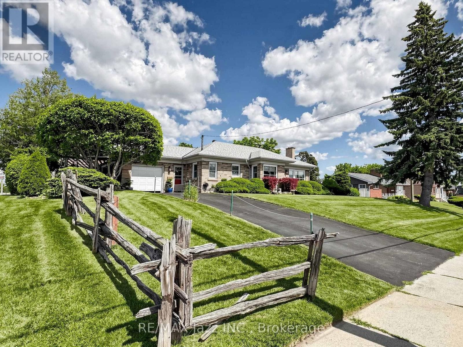 Single Family at 83 Stevenson Road, Oshawa (McLaughlin), Ontario - Photo 3 - RE/MAX Garden City Realty