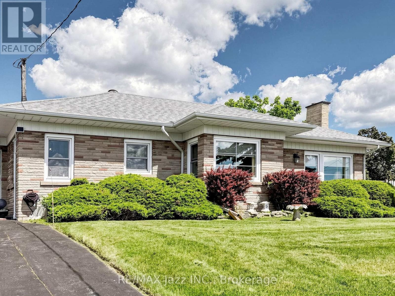 Single Family at 83 Stevenson Road, Oshawa (McLaughlin), Ontario - Photo 6 - RE/MAX Garden City Realty