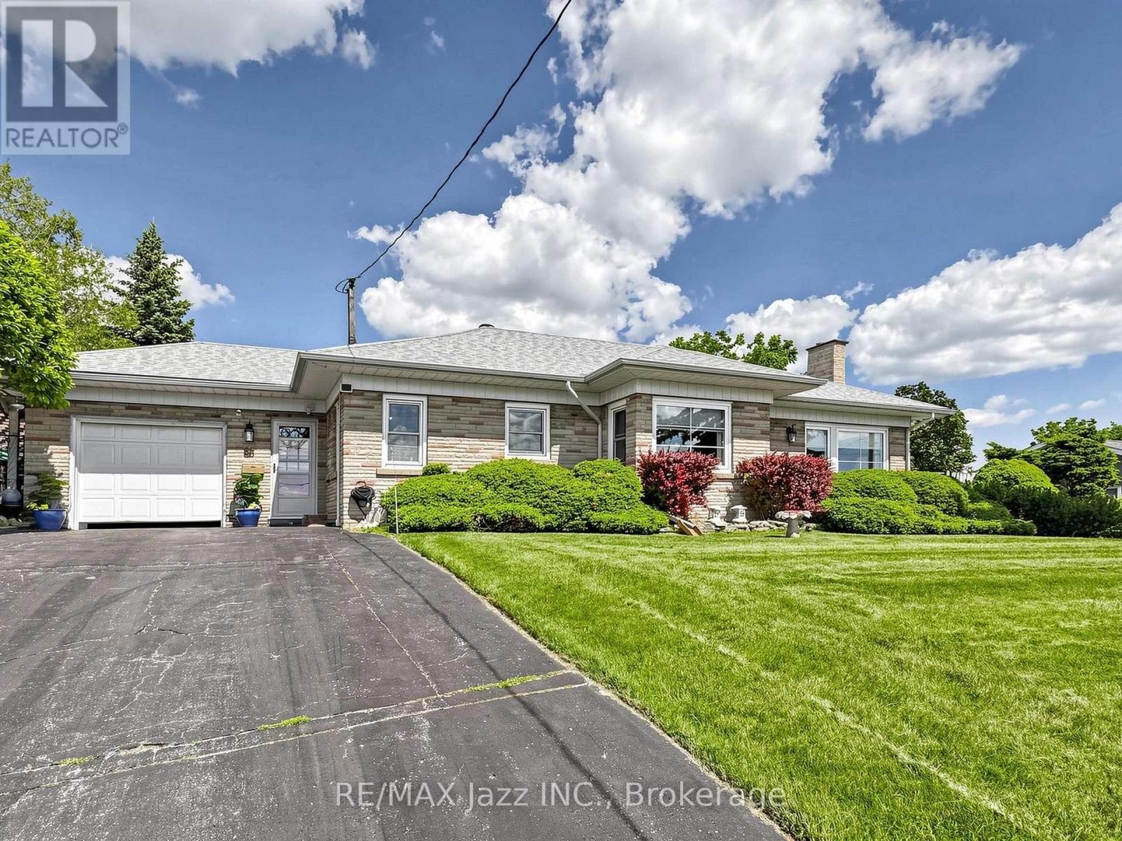 Single Family at 83 Stevenson Road, Oshawa (McLaughlin), Ontario - Photo 4 - RE/MAX Garden City Realty