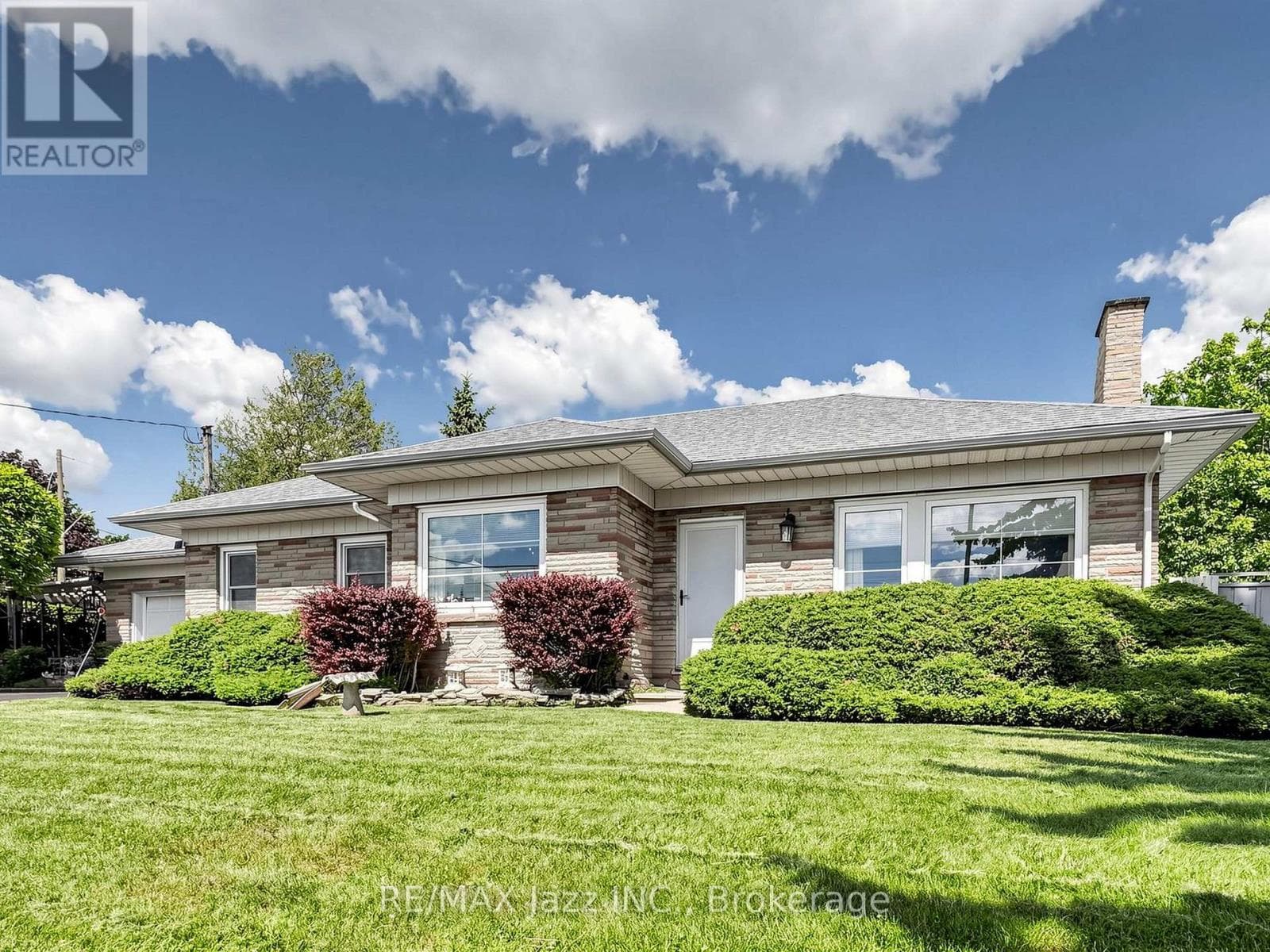 Single Family at 83 Stevenson Road, Oshawa (McLaughlin), Ontario - Photo 5 - RE/MAX Garden City Realty