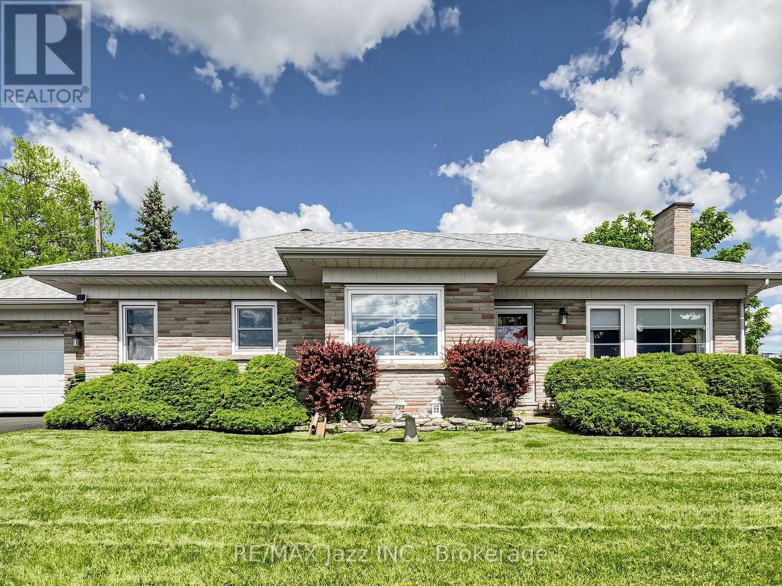 Single Family at 83 Stevenson Road, Oshawa (McLaughlin), Ontario - Photo 7 - RE/MAX Garden City Realty
