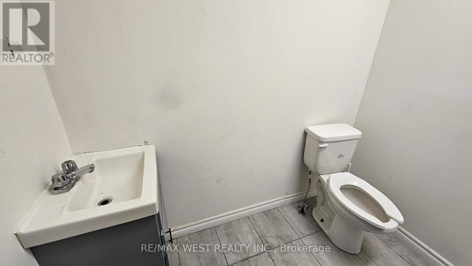 Office at 205- 174 Harwood Avenue, Ajax (South West), Ontario - Photo 8 - RE/MAX Garden City Realty