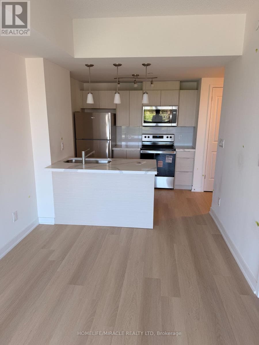 Single Family at 404- 2825 Jane Street, Toronto (Glenfield-Jane Heights), Ontario - Photo 5 - RE/MAX Garden City Realty