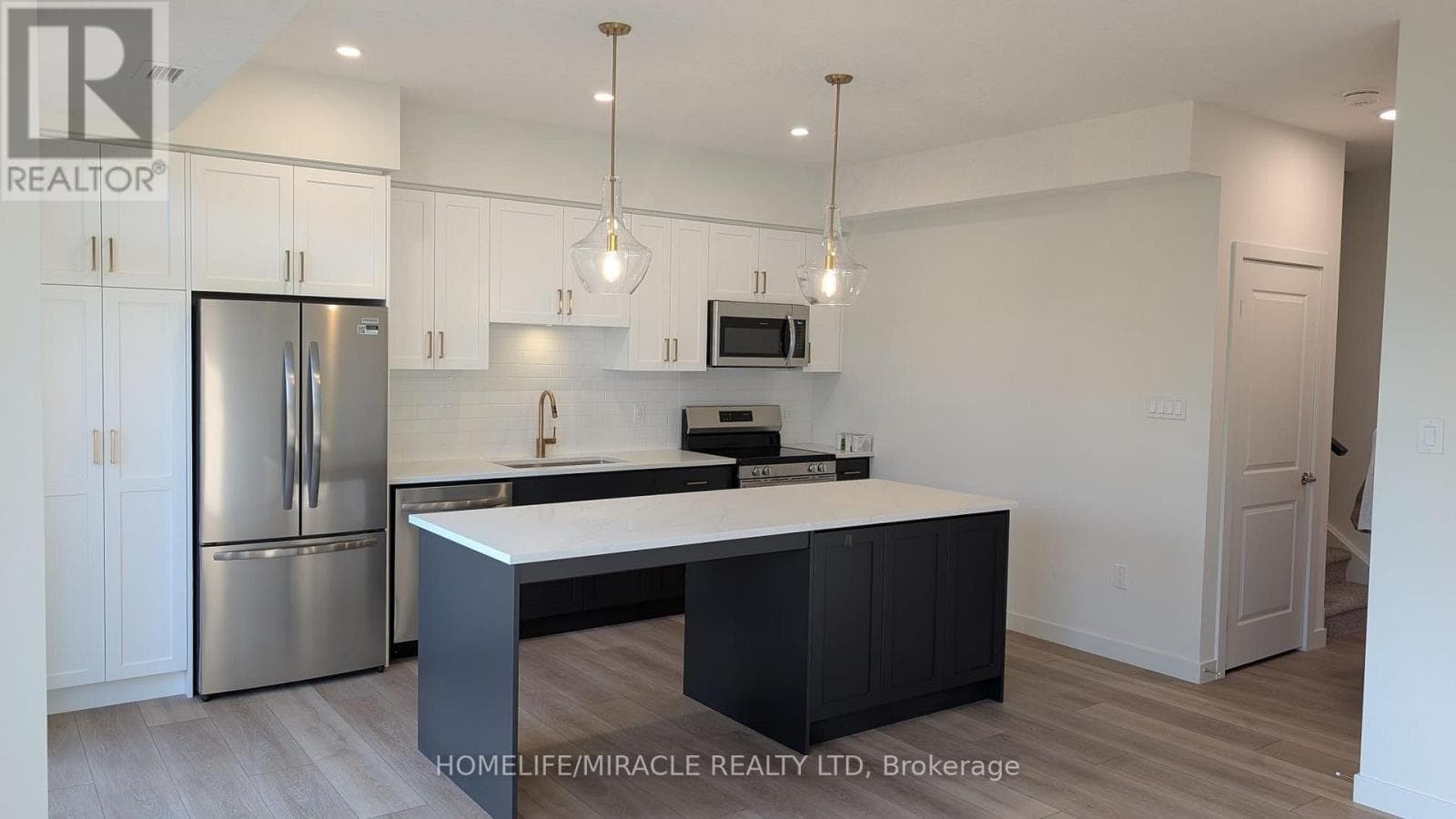 124- 824 Woolwich Street