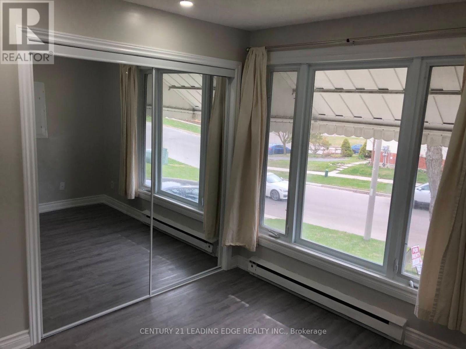 Single Family at 1- 699 Attersley Drive, Oshawa (Pinecrest), Ontario - Photo 4 - RE/MAX Garden City Realty