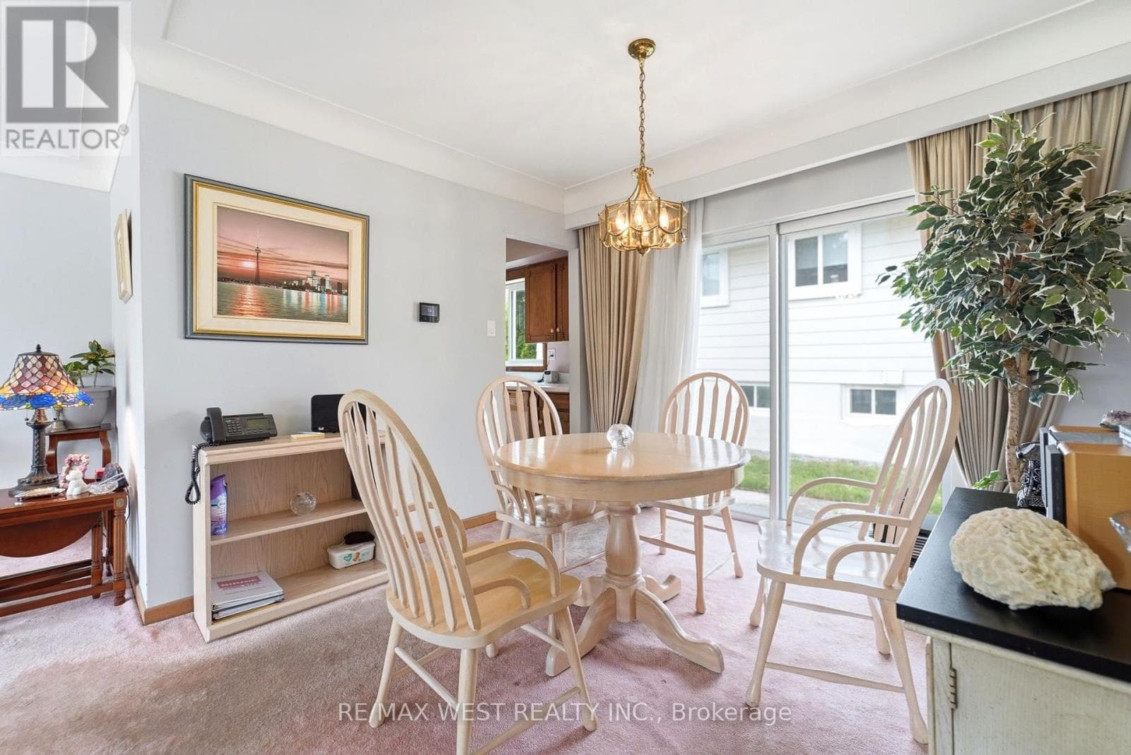 Single Family at 491 Shannon Crescent, Burlington (Appleby), Ontario - Photo 4 - RE/MAX Garden City Realty