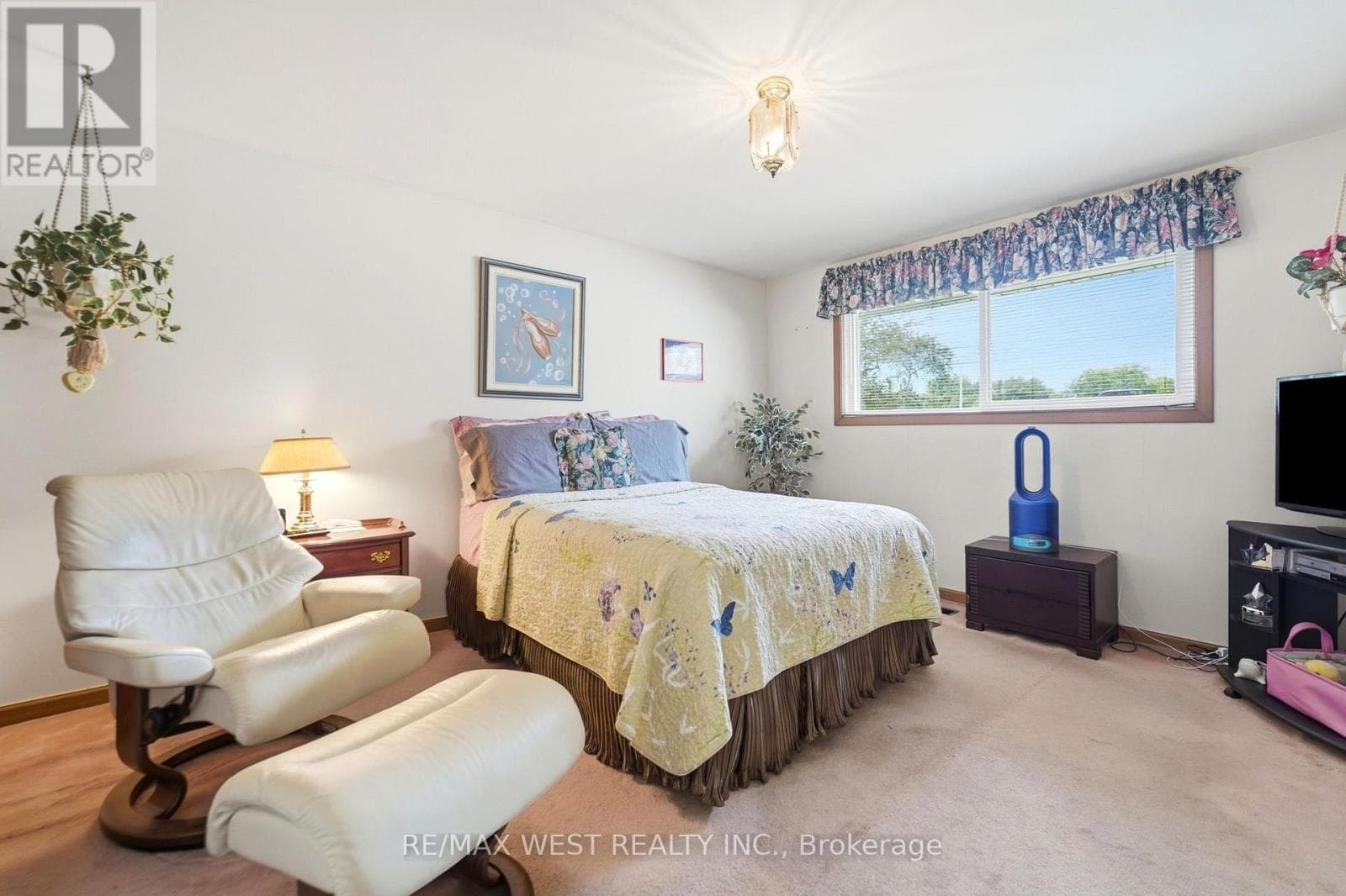 Single Family at 491 Shannon Crescent, Burlington (Appleby), Ontario - Photo 5 - RE/MAX Garden City Realty