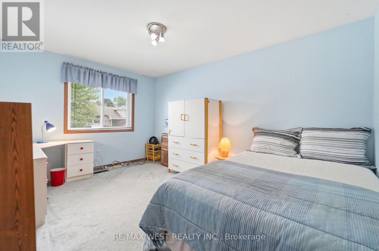 Single Family at 491 Shannon Crescent, Burlington (Appleby), Ontario - Photo 6 - RE/MAX Garden City Realty