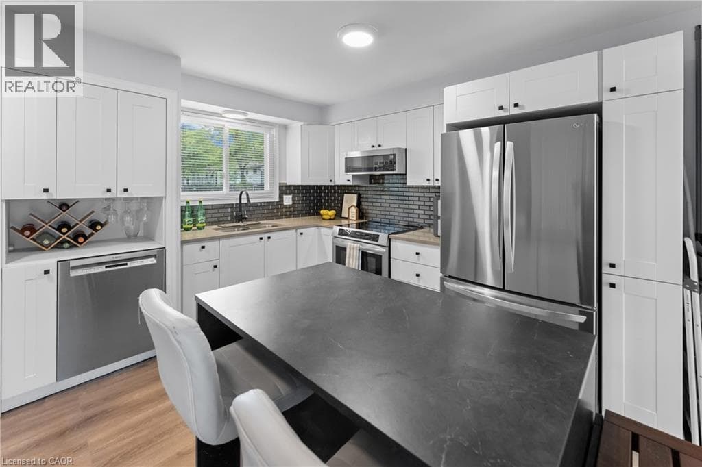 Single Family at 10- 3322 ADDISON Avenue, Niagara Falls, Ontario - Photo 5 - RE/MAX Garden City Realty