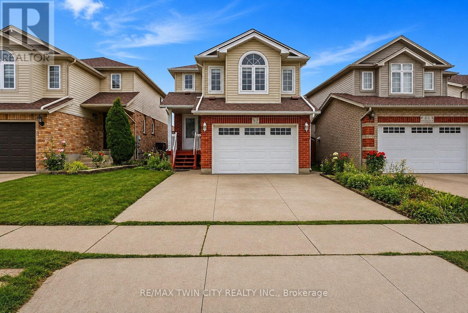 82 BRIDLEWREATH Street