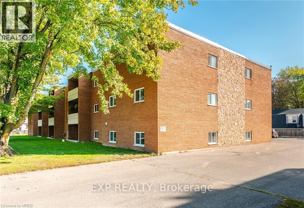 Single Family at 22- 529 Elm Street, Port Colborne (Main Street), Ontario - Photo 8 - RE/MAX Garden City Realty