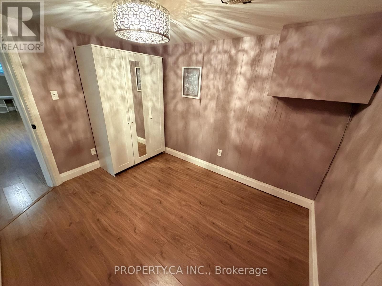 Single Family at 2- 1262 Homewood Drive, Burlington (Mountainside), Ontario - Photo 2 - RE/MAX Garden City Realty