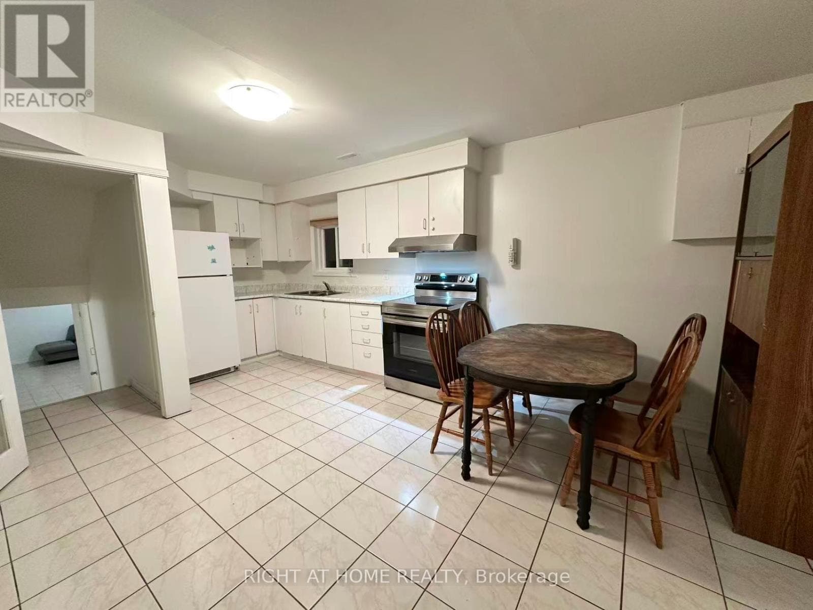 Single Family at Lower- 4125 Bishopstoke Lane, Mississauga (Rathwood), Ontario - Photo 2 - RE/MAX Garden City Realty