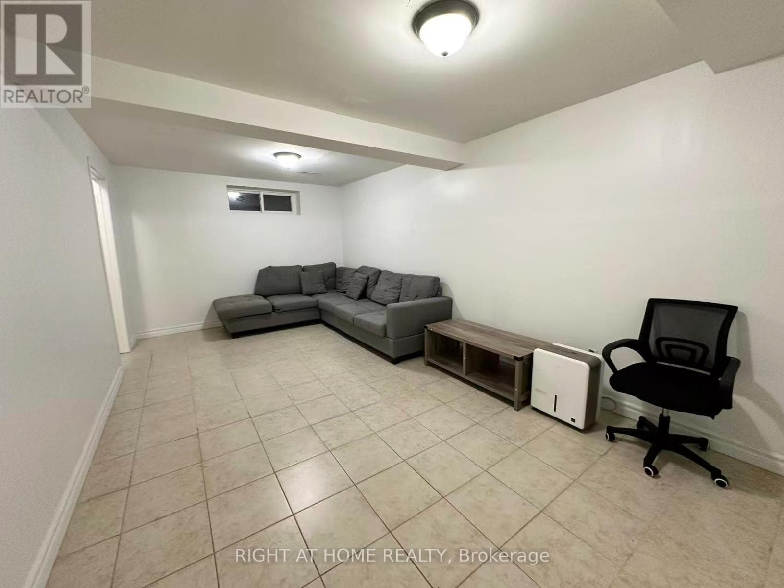 Single Family at Lower- 4125 Bishopstoke Lane, Mississauga (Rathwood), Ontario - Photo 4 - RE/MAX Garden City Realty