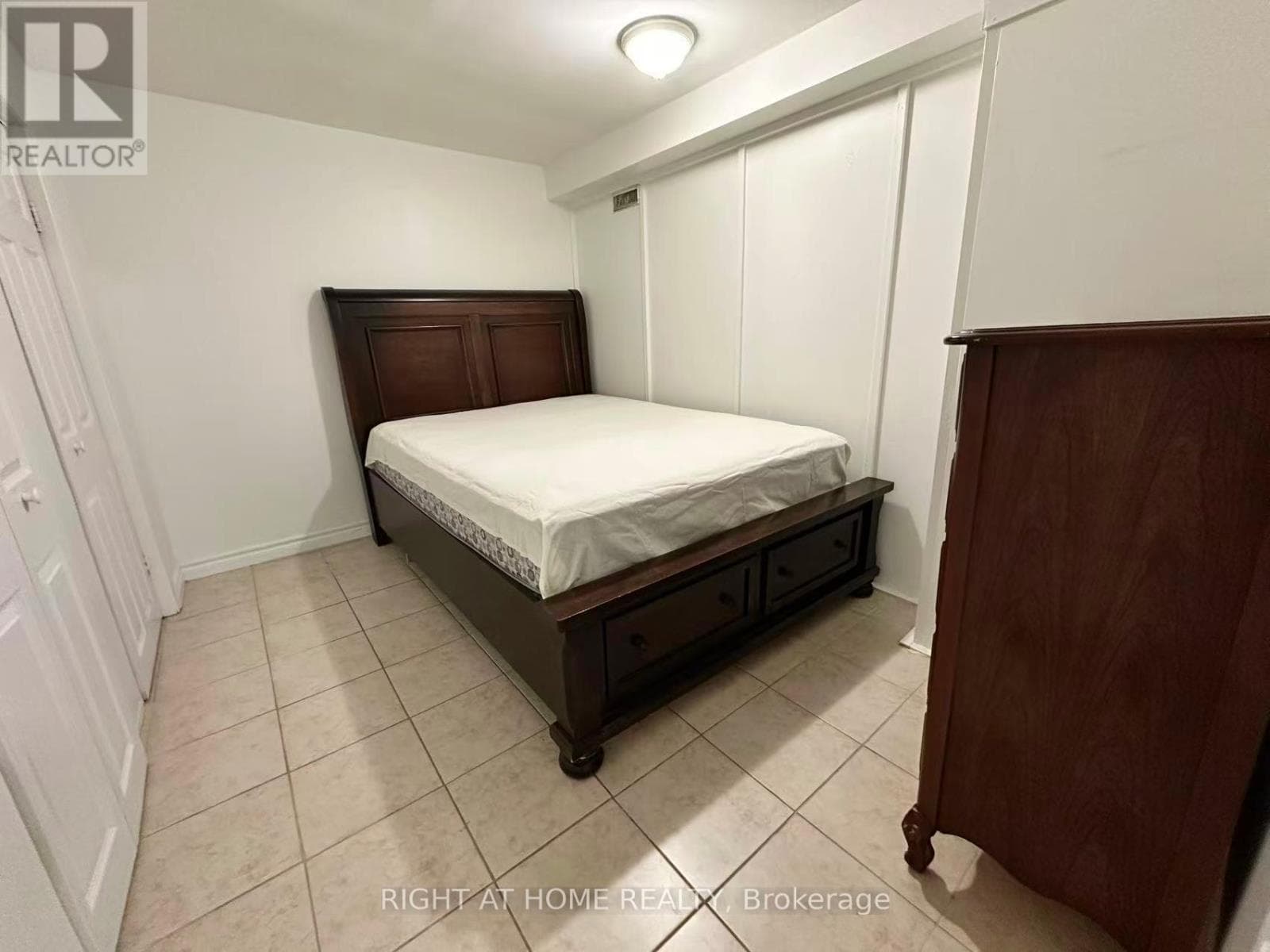 Single Family at Lower- 4125 Bishopstoke Lane, Mississauga (Rathwood), Ontario - Photo 5 - RE/MAX Garden City Realty