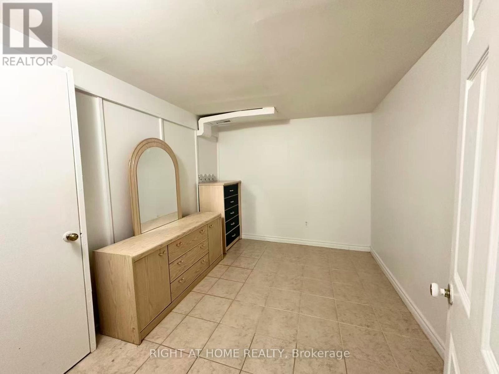 Single Family at Lower- 4125 Bishopstoke Lane, Mississauga (Rathwood), Ontario - Photo 6 - RE/MAX Garden City Realty