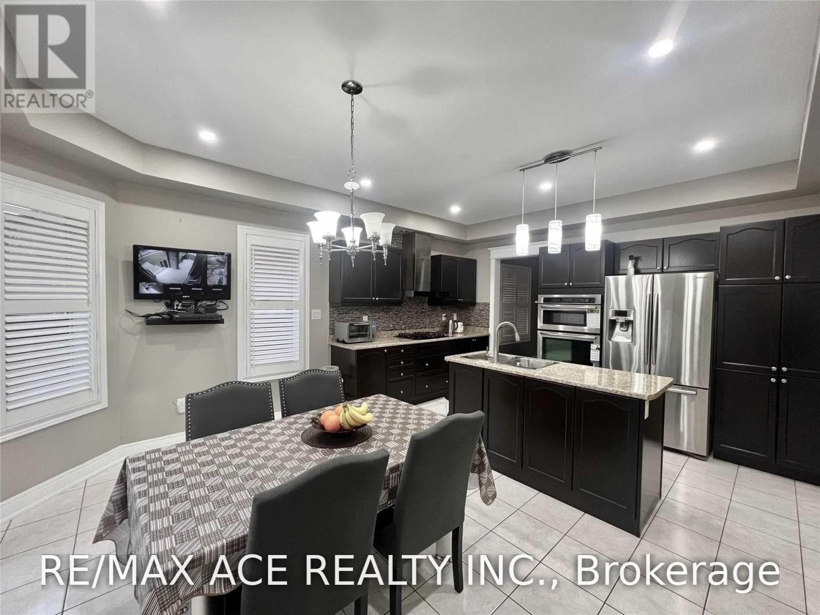 Single Family at Upper- 73 Birch Tree Trail, Brampton (Brampton East), Ontario - Photo 6 - RE/MAX Garden City Realty