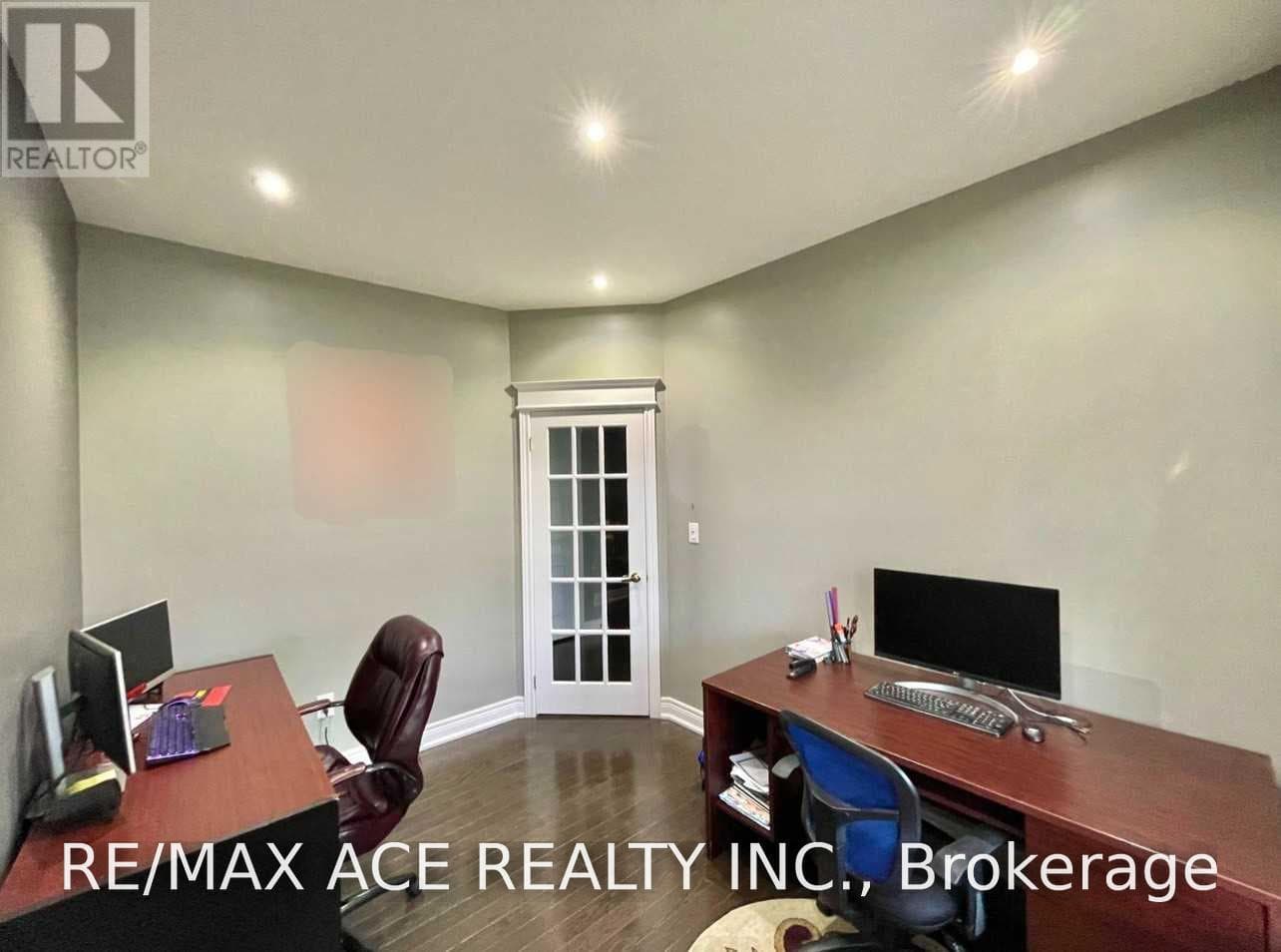 Single Family at Upper- 73 Birch Tree Trail, Brampton (Brampton East), Ontario - Photo 9 - RE/MAX Garden City Realty