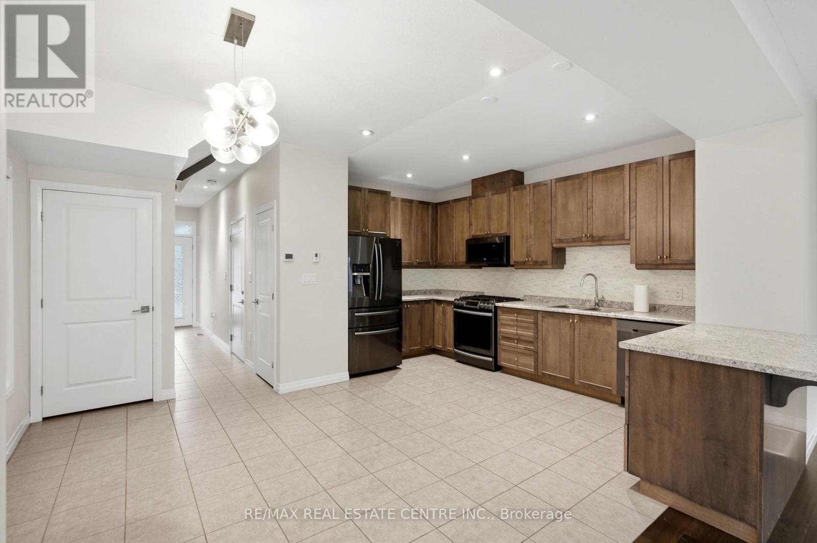 Single Family at 37- 30 Times Square Boulevard, Hamilton (Stoney Creek), Ontario - Photo 10 - RE/MAX Garden City Realty