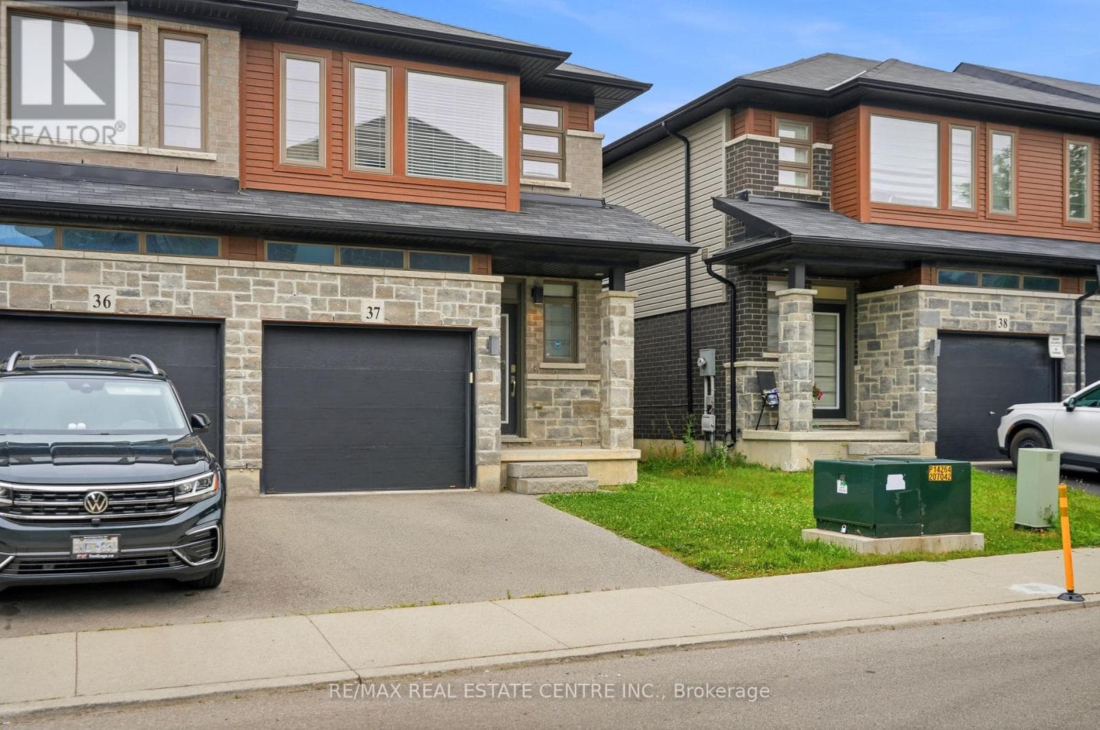 Single Family at 37- 30 Times Square Boulevard, Hamilton (Stoney Creek), Ontario - Photo 2 - RE/MAX Garden City Realty