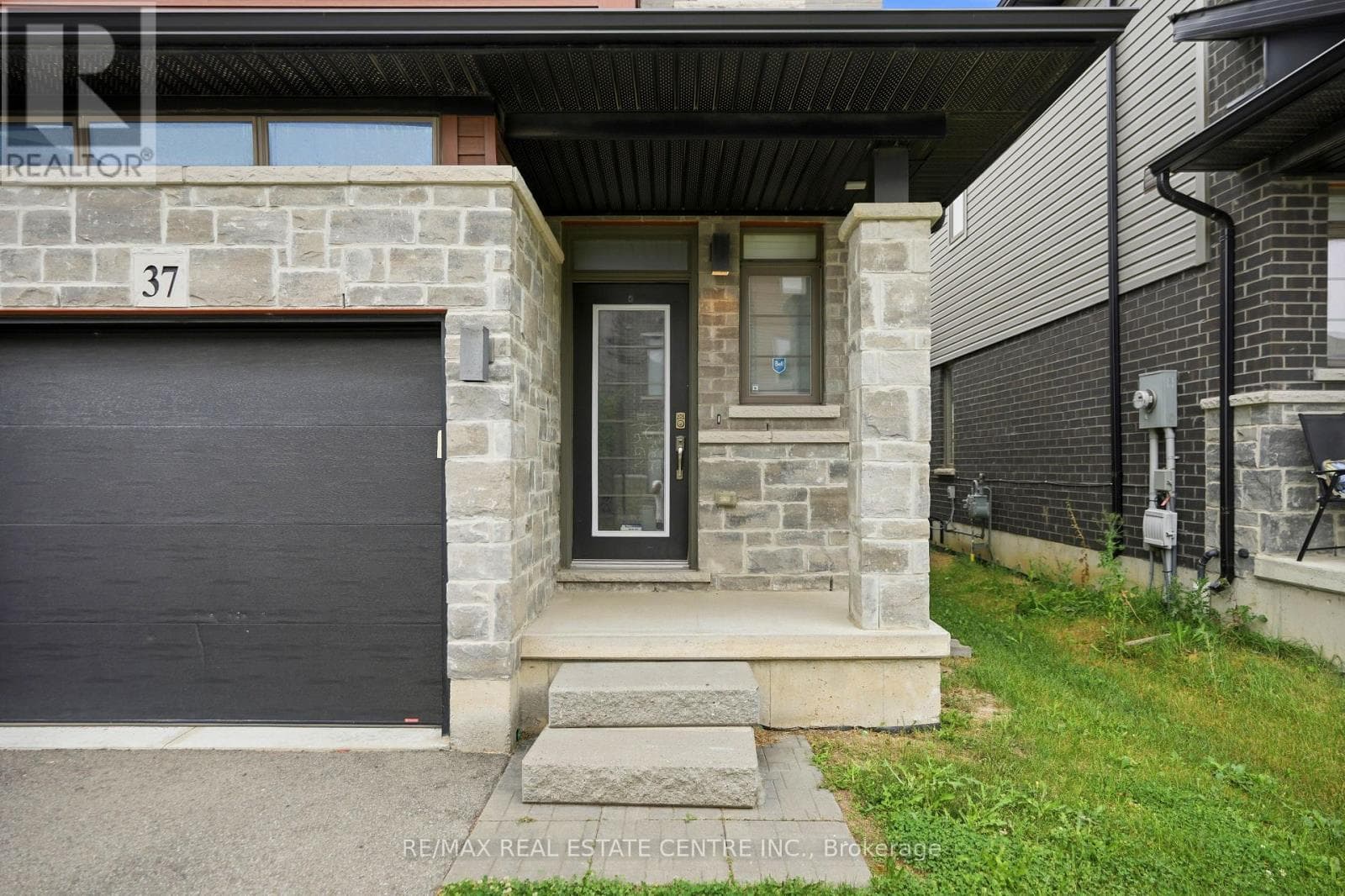 Single Family at 37- 30 Times Square Boulevard, Hamilton (Stoney Creek), Ontario - Photo 4 - RE/MAX Garden City Realty
