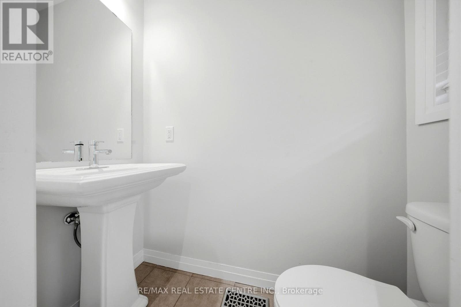 Single Family at 37- 30 Times Square Boulevard, Hamilton (Stoney Creek), Ontario - Photo 6 - RE/MAX Garden City Realty